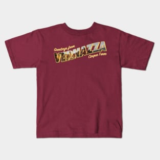 Greetings from Vernazza Cinque Terre Vintage style retro souvenir Kids T-Shirt